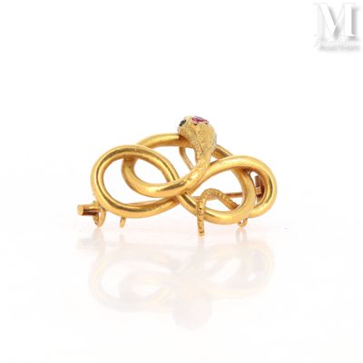 a close up of a gold ring with a snake on it