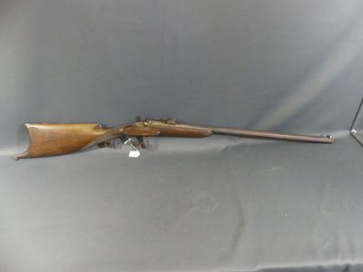 a rifle that is sitting on top of a table