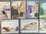 plusieurs aquarelles représentant une rue et des bâtiments accrochées à un mur