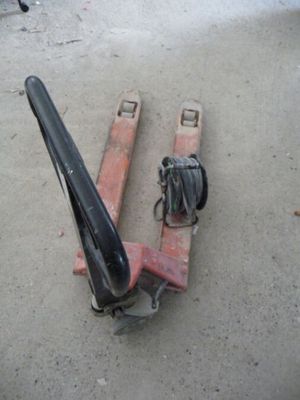 a picture of a pair of skis that are laying on the ground