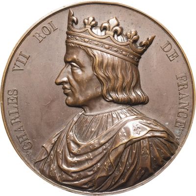 une image montrant un gros plan d'une médaille sur laquelle figure une couronne