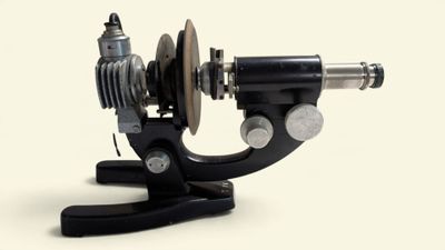 a small machine that is sitting on top of a table