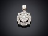 un pendentif en or blanc et diamants