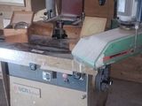 a machine that is sitting on a table in a room