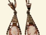 an image of a pair of earrings with cameo cameos on them