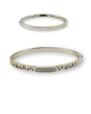 deux bracelets rigides en argent sertis de diamants noirs et blancs