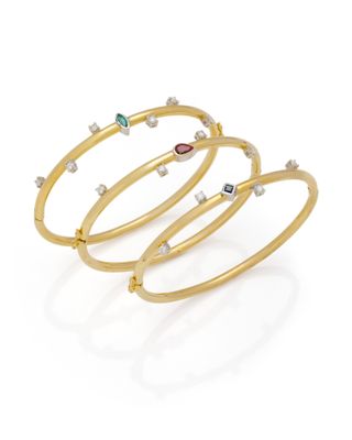 un lot de trois bracelets rigides en or et diamants