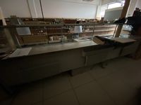 Une vitrine réfrigérée service arrière en inox et verre 4m E… (photo 2)