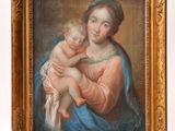 une peinture représentant une femme tenant un bébé dans ses bras