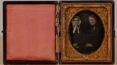 Photo daguerréotype, couple assis.