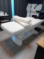 1 table de soin électrique, 2 commodes à 6 tiroirs, 2 desser… (photo 2)