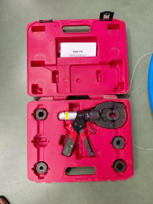 deux outils posés sur une table