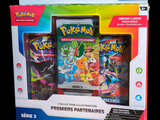 deux paquets de cartes Pokémon dans la boîte
