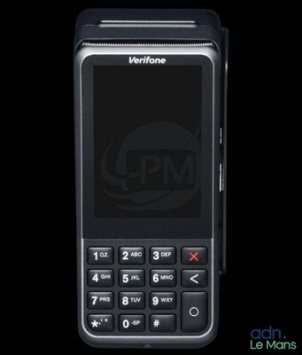 Le téléphone Verizon est noir et son écran est noir.
