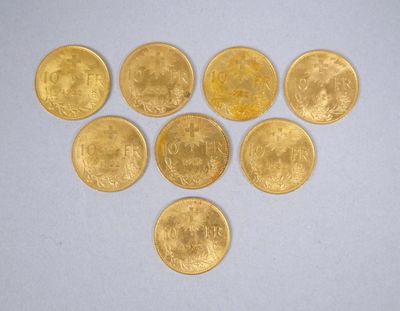 six types différents de pièces d'or disposées en forme de cœur