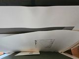 une photo d'une feuille de papier posée sur une table