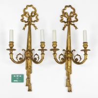 Paire d'appliques murales ornées d'un motif de nœud, en bron… (photo 2)