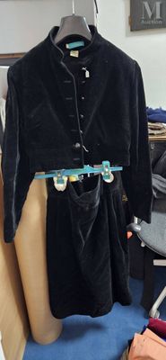 CACHAREL Ensemble de tailleur en velours noir comprenant : u…