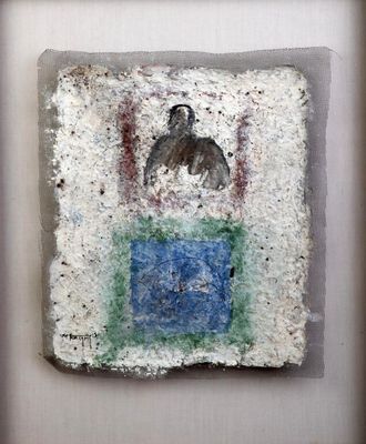 une image d'un tableau sur le mur d'une pièce