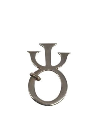 Pendentif Omega en argent. Poids : 18,5