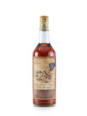 une bouteille de whisky « Old Fashioned » sur fond blanc