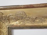 a picture of a gold picture frame on the wall