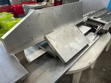 une image d'une machine qui a été mise en scène de manière à donner l'impression qu'elle se trouve dans une usine