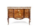 une image d'une commode avec un plateau en marbre