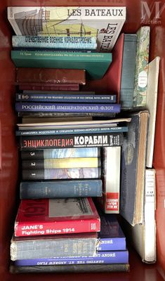 plusieurs livres empilés les uns sur les autres