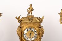 Importante garniture de cheminée en bronze ciselé et doré. (photo 3)