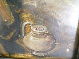 une photo d'un tableau représentant une théière posée sur une table