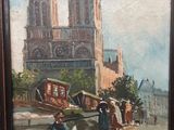 une peinture à l'huile représentant une scène de rue avec une église à l'arrière-plan