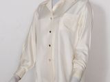 an image of a mannequin mannequin wearing a white shirt