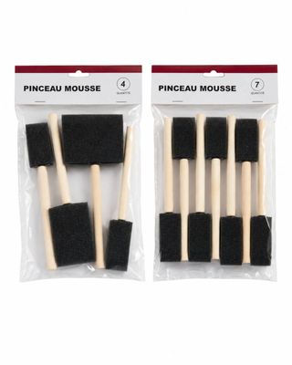 deux sachets de pinceaux noirs et blancs à manche en bois