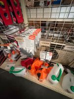 Lot de 7 jerricans, 6 systèmes de remplissage de carburant, (photo 3)