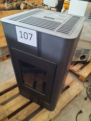 a picture of a stove sitting on top of a pallet