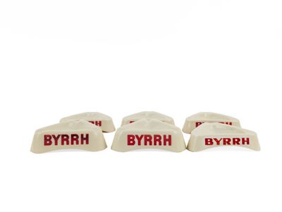BYRRH Six cendriers publicitaires Byrrh de forme triangulair…