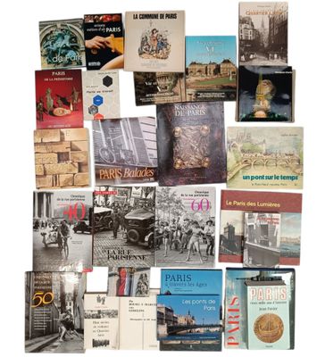 plusieurs livres empilés les uns sur les autres