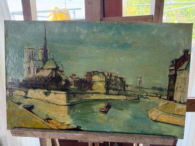 un tableau posé sur un chevalet près d'une fenêtre