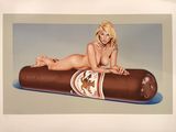 tableau représentant une femme nue allongée sur un cigare géant en chocolat