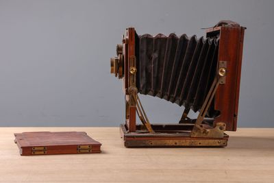 Chambre anglaise "The Victo" en acajou, ferrures en laiton, …