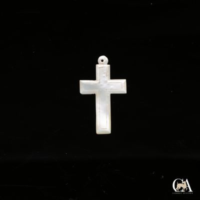 une image représentant une croix blanche sur fond noir