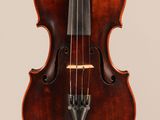 un vieux violon avec un archet sur fond blanc