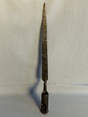 l'image d'un couteau posé sur une table