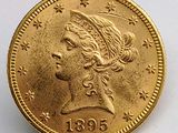 gros plan d'une pièce d'or portant un visage de femme