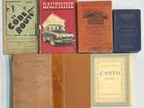 un grand nombre de livres posés sur une table