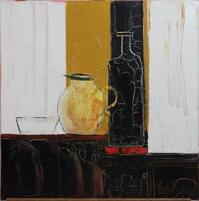 un tableau représentant un vase jaune et une bouteille noire posés sur une table