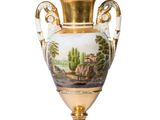 un vase avec une peinture sur une surface blanche