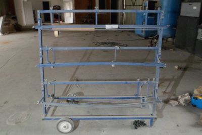 a picture of a blue work platform in a building