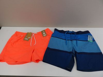 deux paires de maillots de bain pour garçons